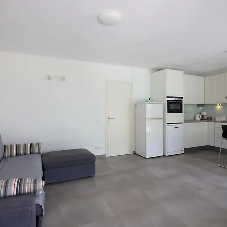 Apartment Renovado A 20m De La Playa En Con Terraza Y Parking - Es-228-124